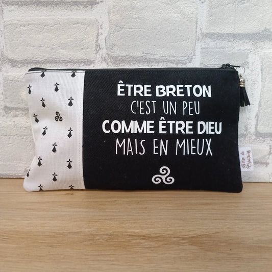 Trousse bretonne artisanale avec message : Être Breton c'est un peu comme être Dieu mais en mieux